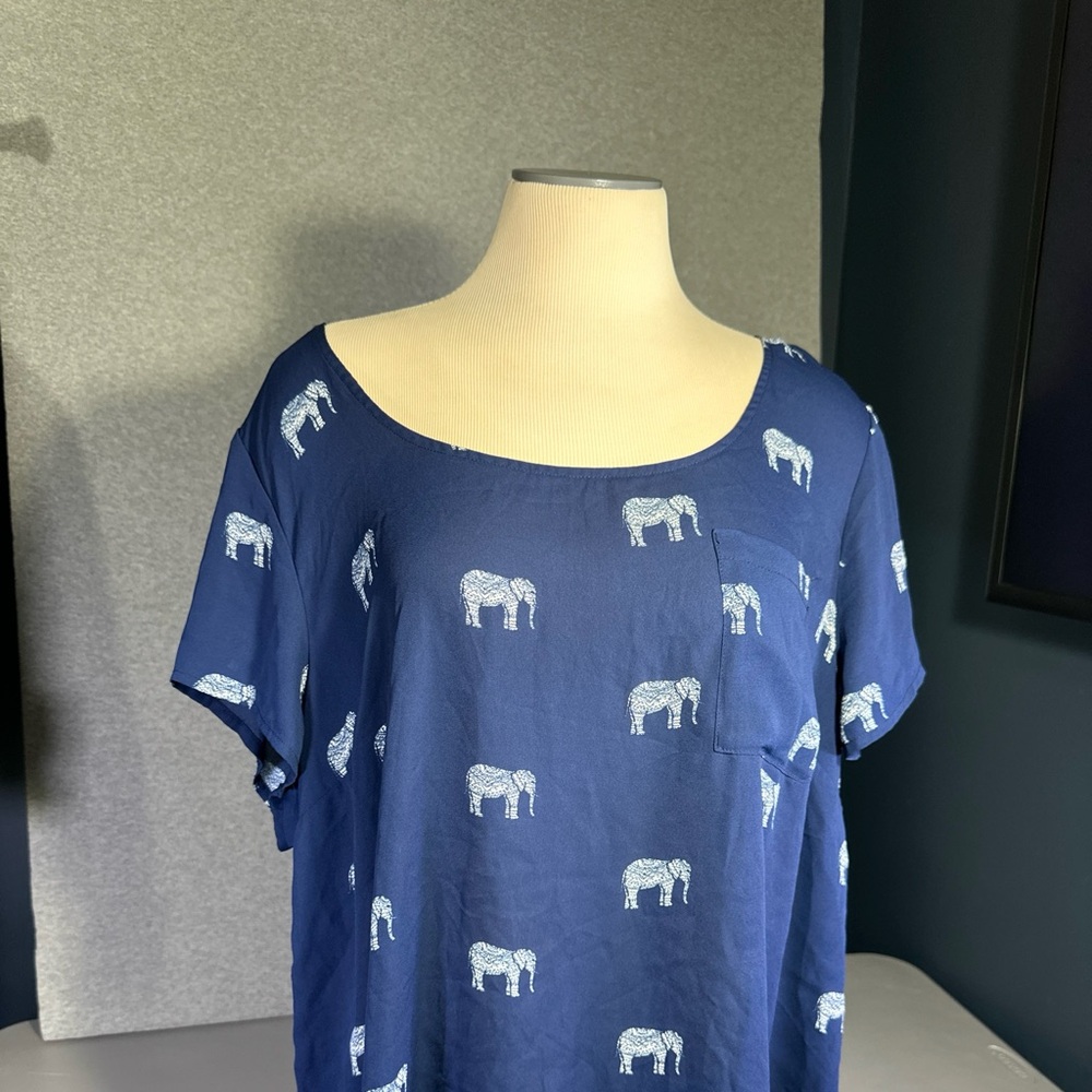 Torrid Plus Size 2 Sheer Bottom Down Back Elephant Print Noise SKU 037
